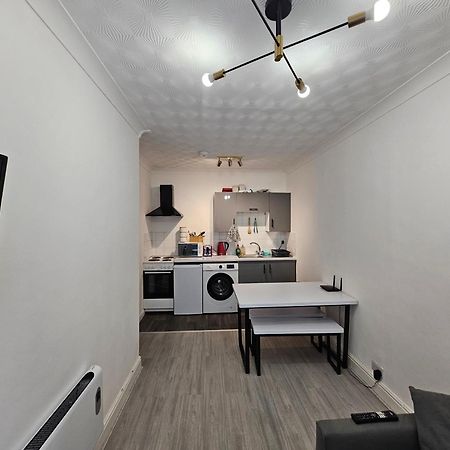 Modern & Stylish 1 Bedroom Flat In Bridgend Town Luaran gambar