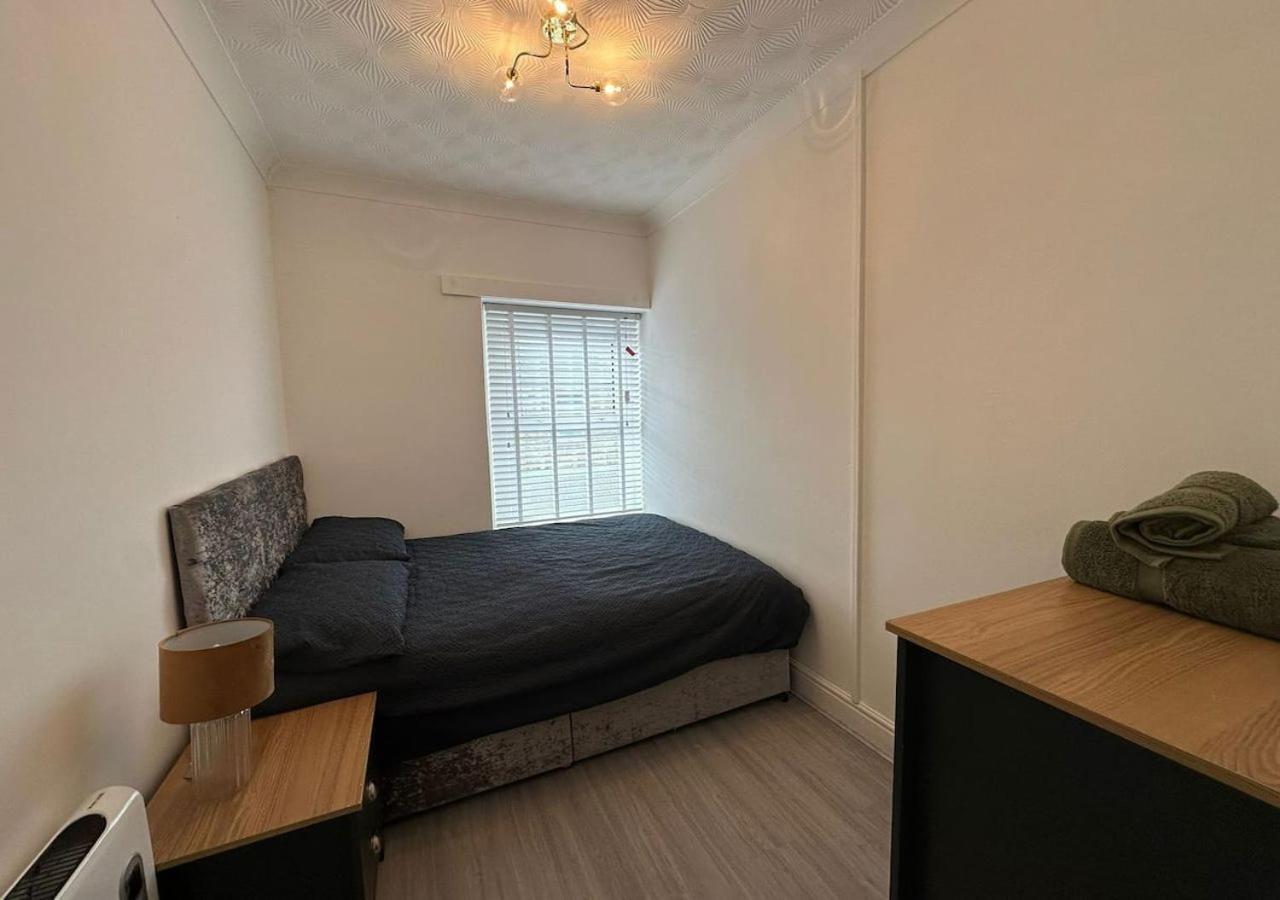 Modern & Stylish 1 Bedroom Flat In Bridgend Town Luaran gambar