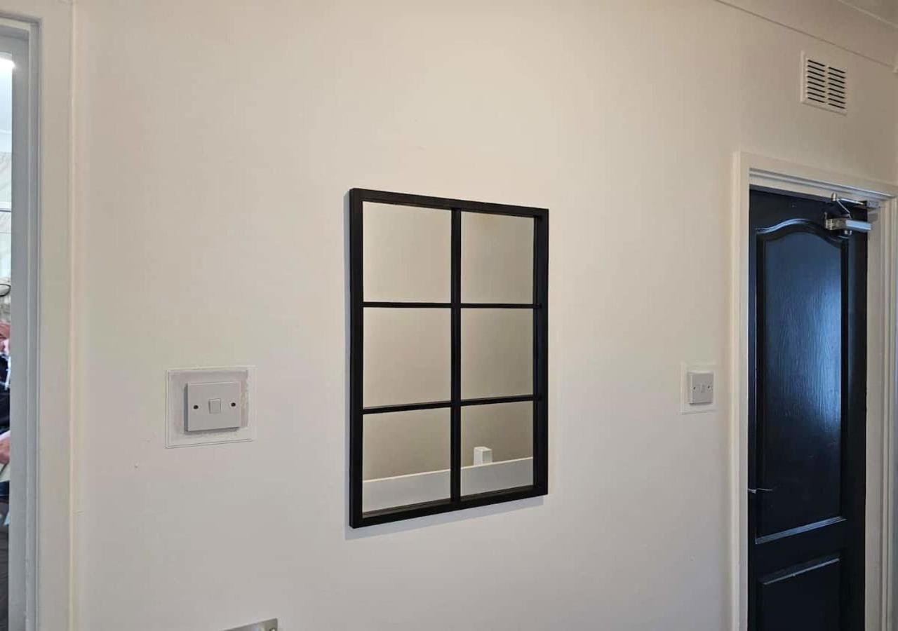 Modern & Stylish 1 Bedroom Flat In Bridgend Town Luaran gambar
