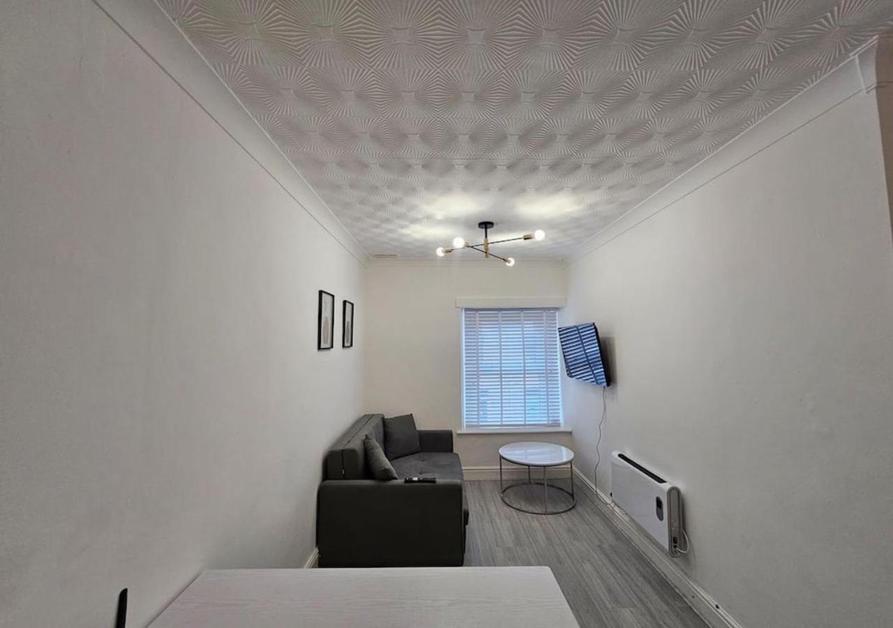 Modern & Stylish 1 Bedroom Flat In Bridgend Town Luaran gambar